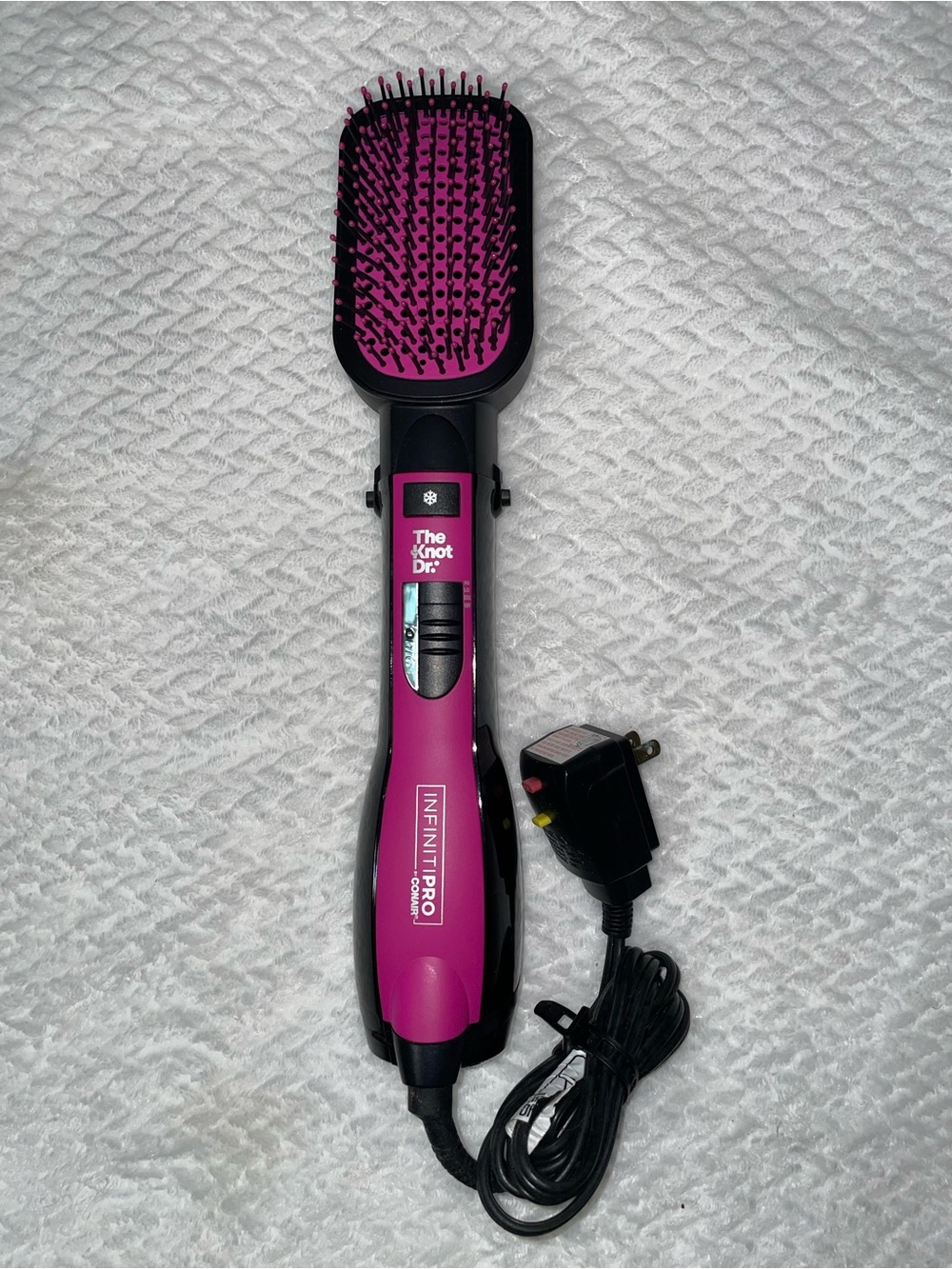 InfinitiPro by Conair The Knot Dr. All-in-One Smoothing Dryer Brush NWOB